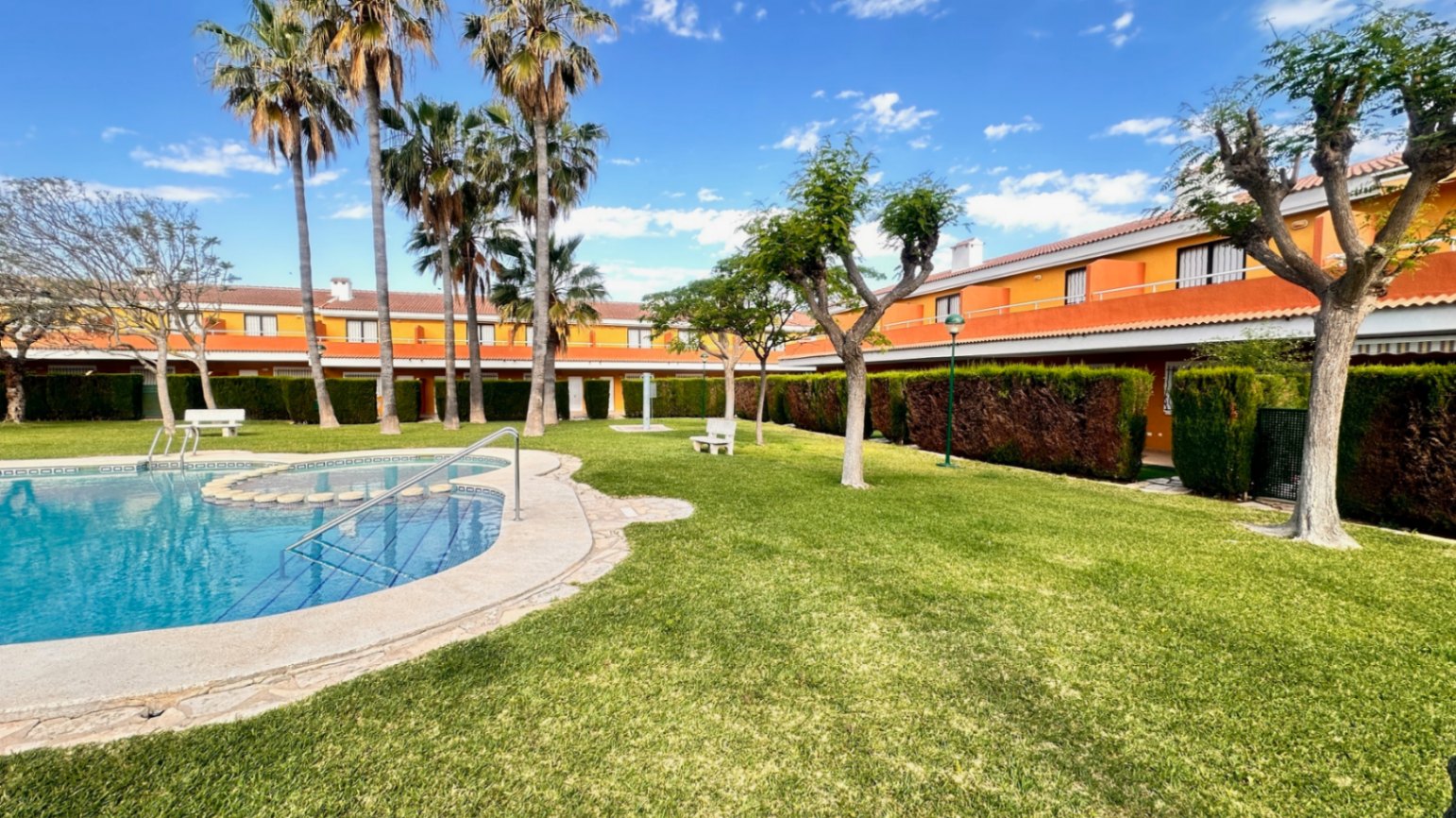 SE VENDE BUNGALOW DUPLEX,EN DENIA, LAS MARINAS
