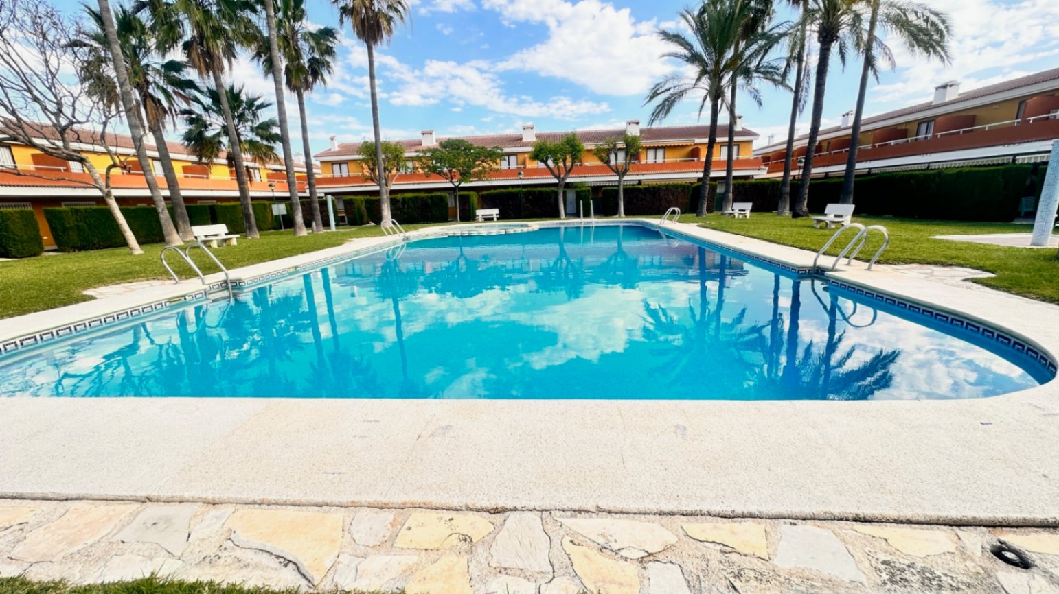 SE VENDE BUNGALOW DUPLEX,EN DENIA, LAS MARINAS